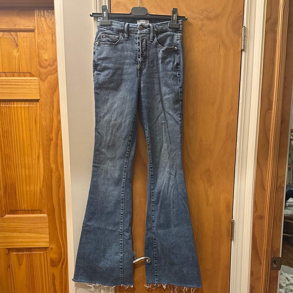 Good American Dark Blue Flare Jeans Button Fly, Frayed Hem, NEVER WORN!